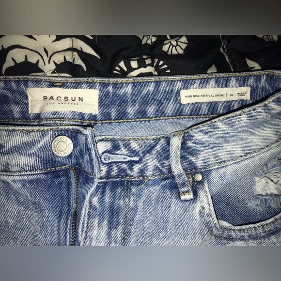 PacSun High Rise Festival Shorts - Size 28 - Picture 2 of 3